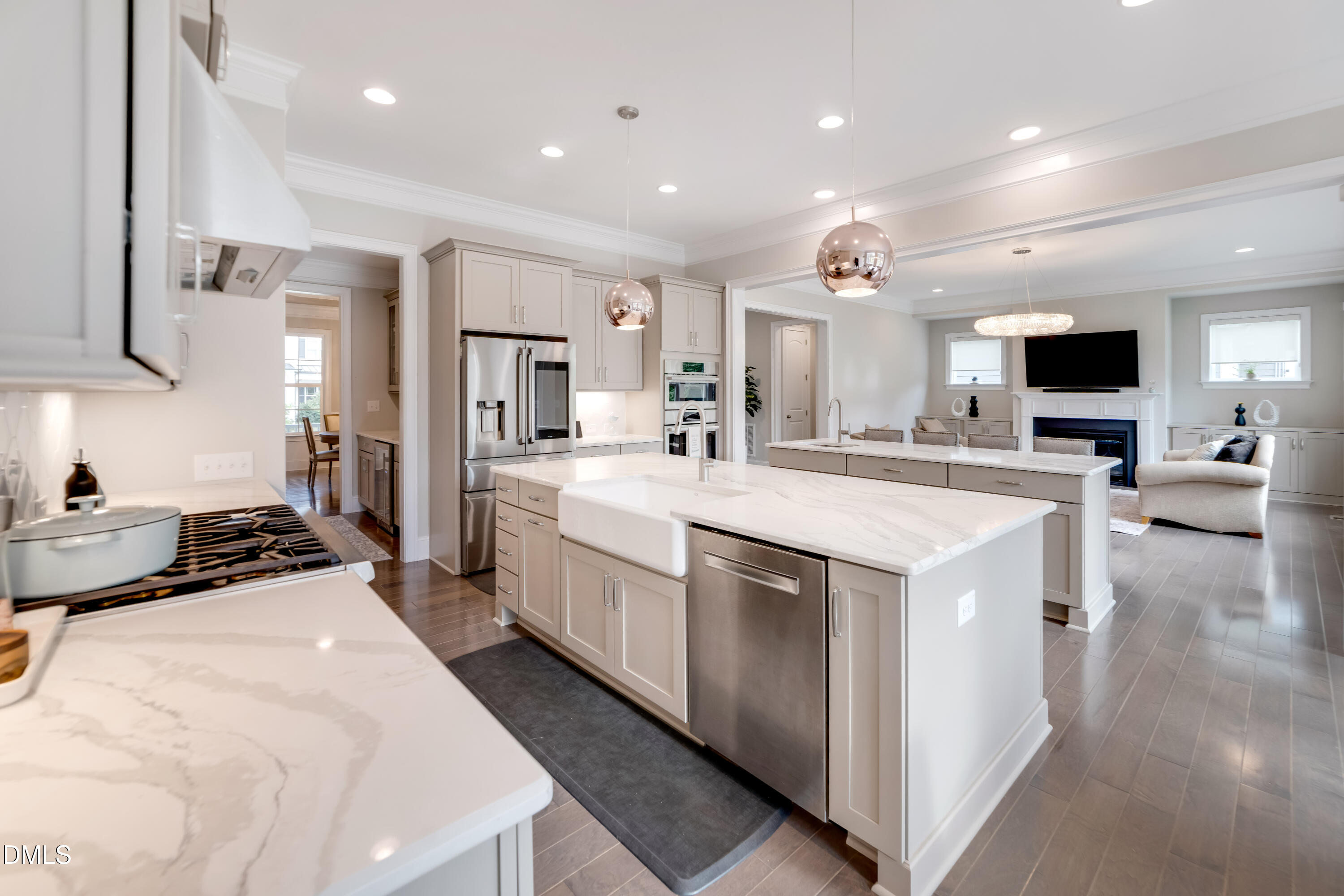 2128 Vandiver Way