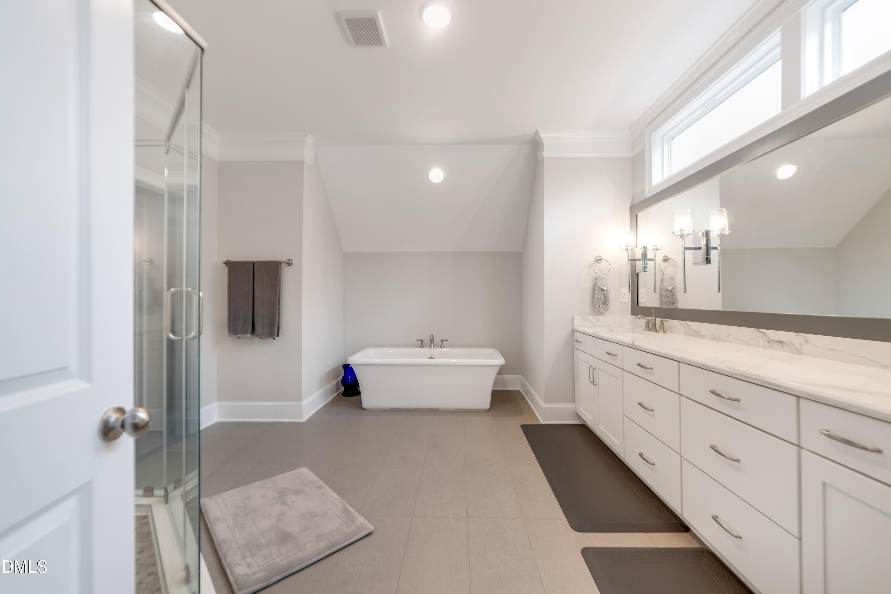 2128 Vandiver Way