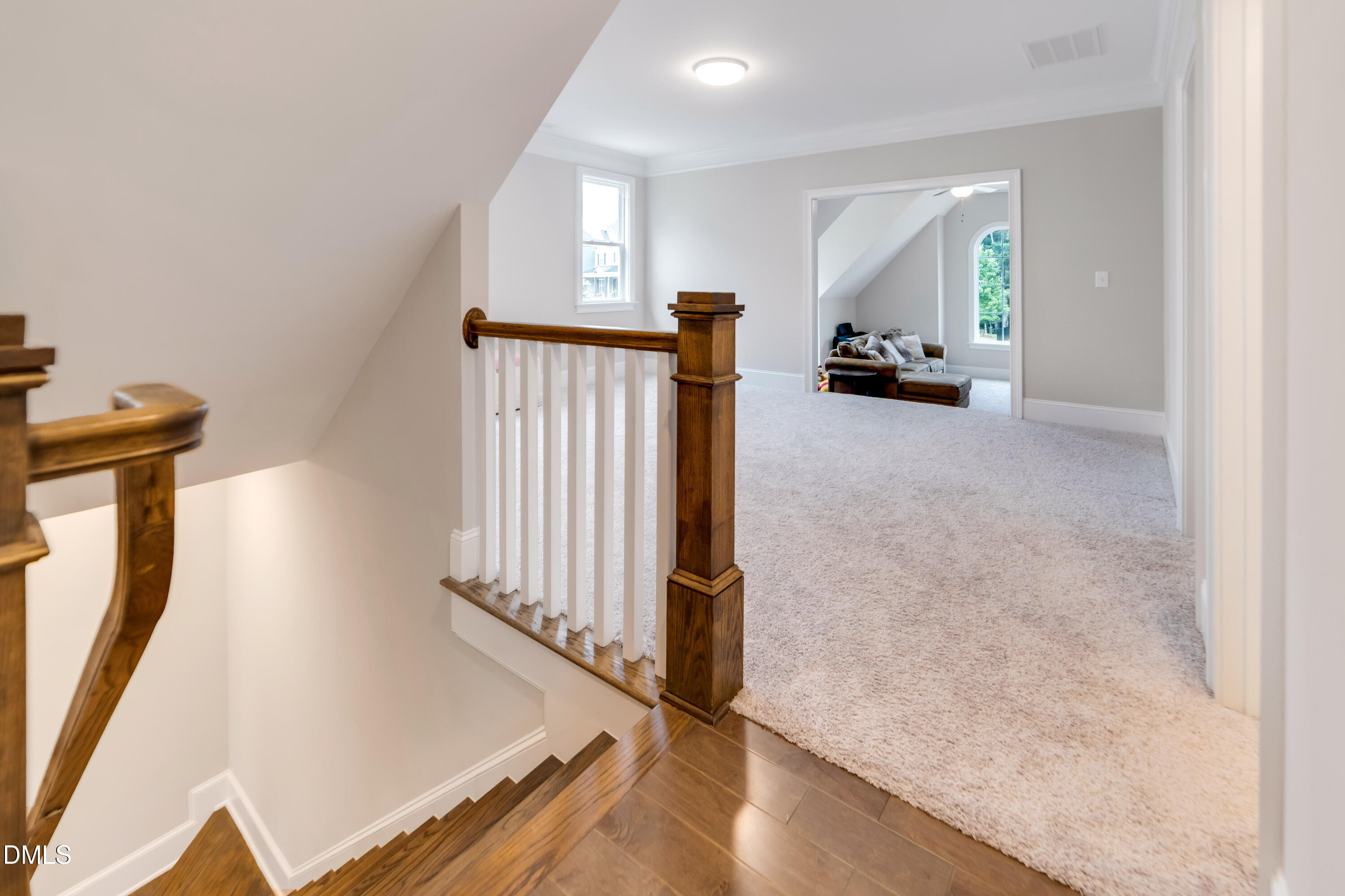 2128 Vandiver Way