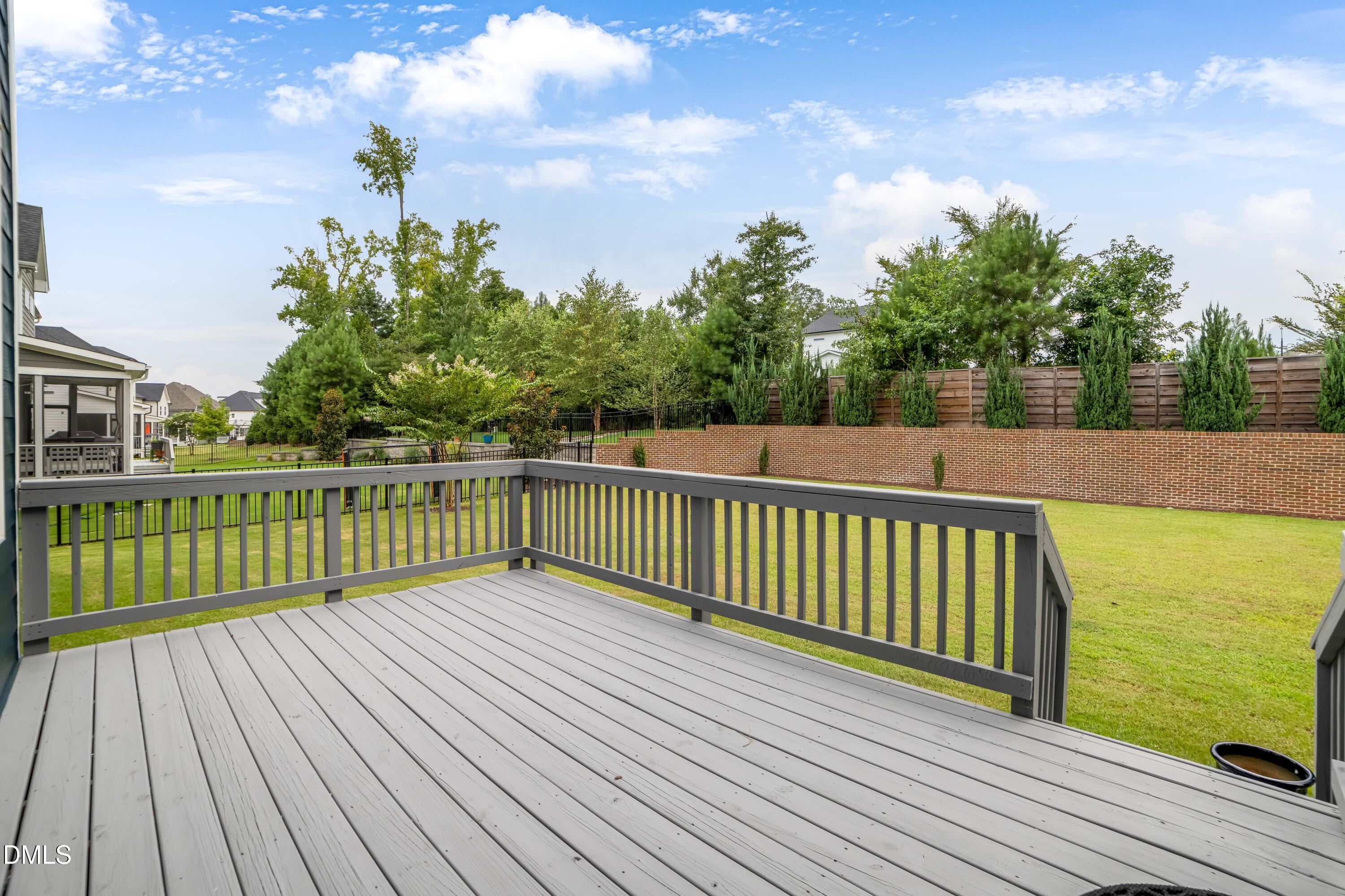 2128 Vandiver Way