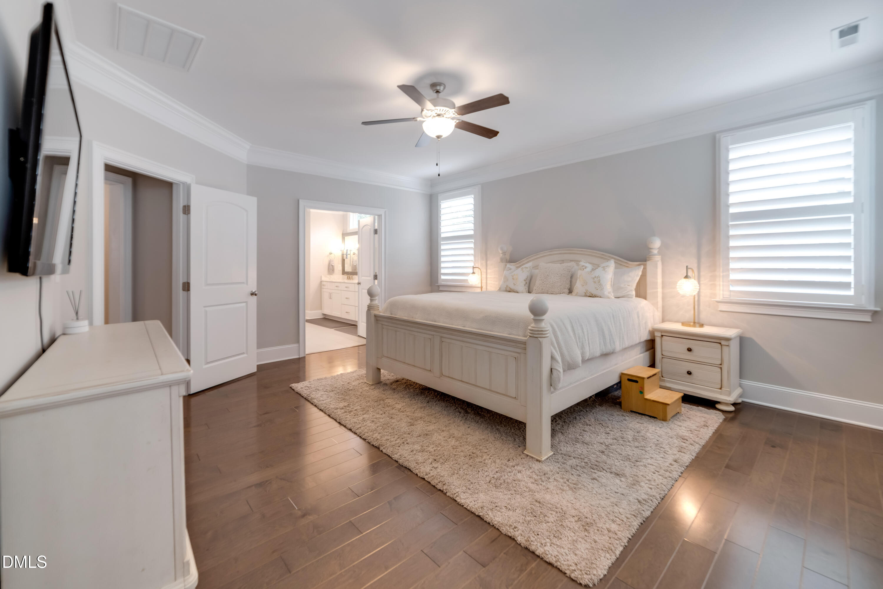 2128 Vandiver Way