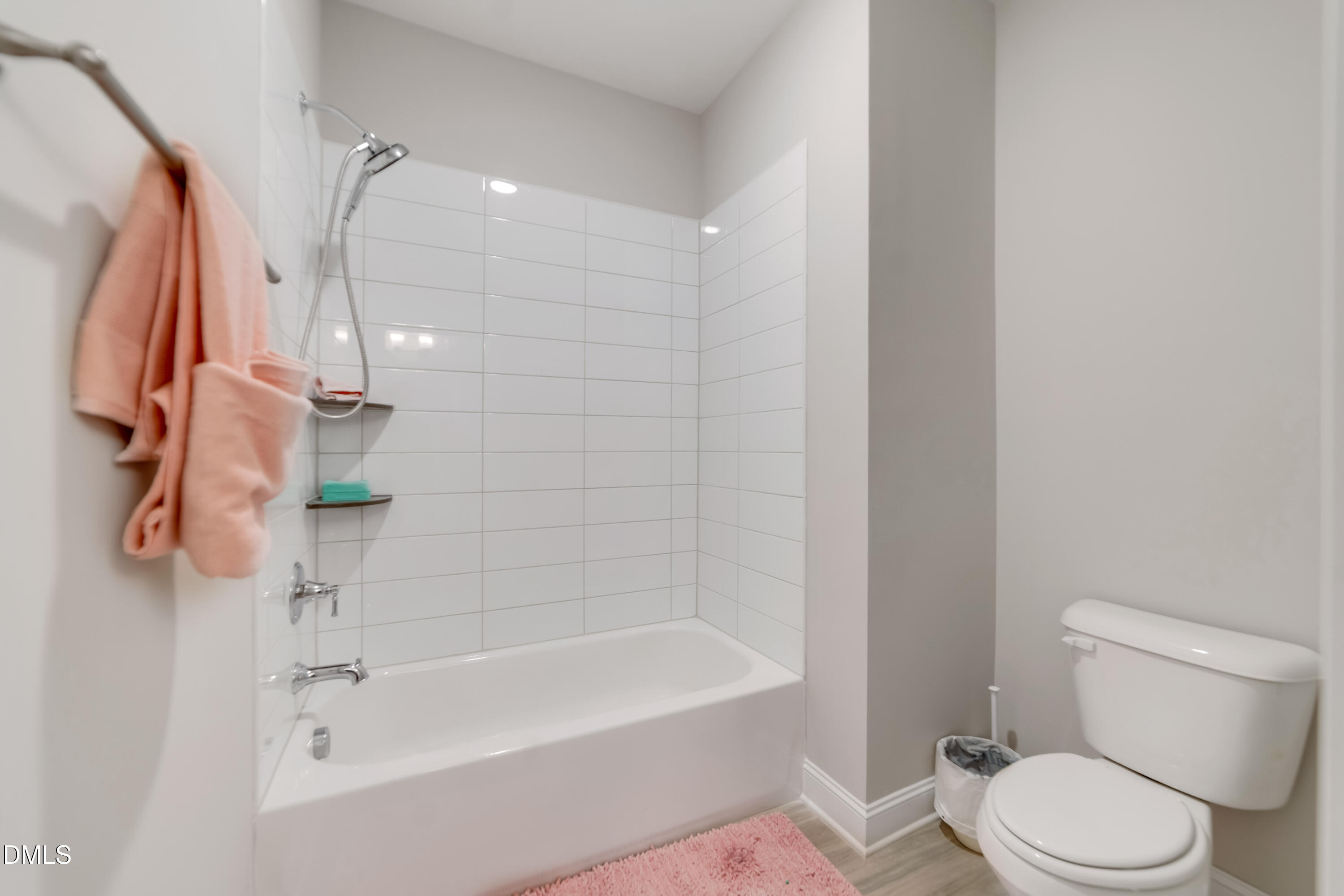 2128 Vandiver Way