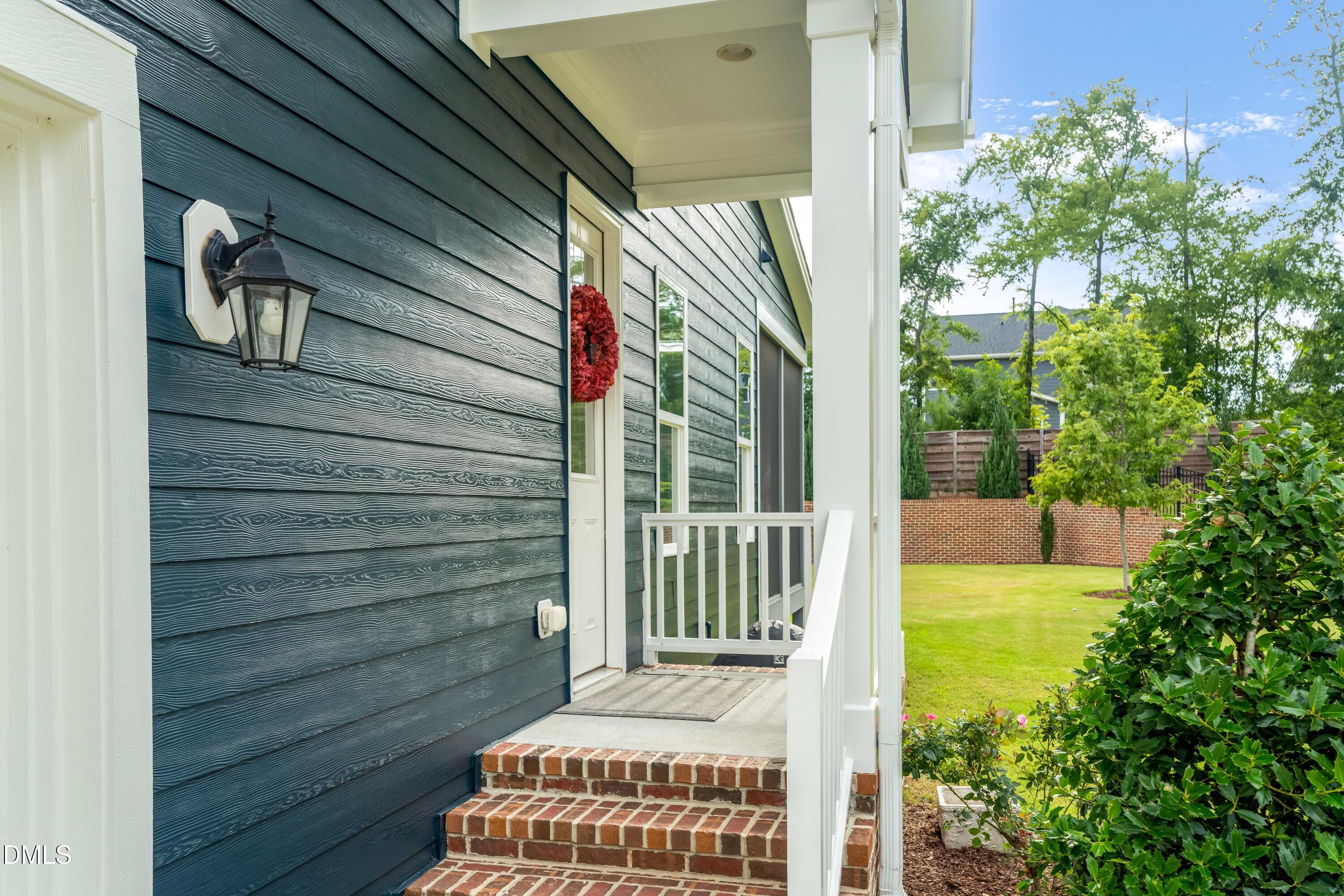 2128 Vandiver Way