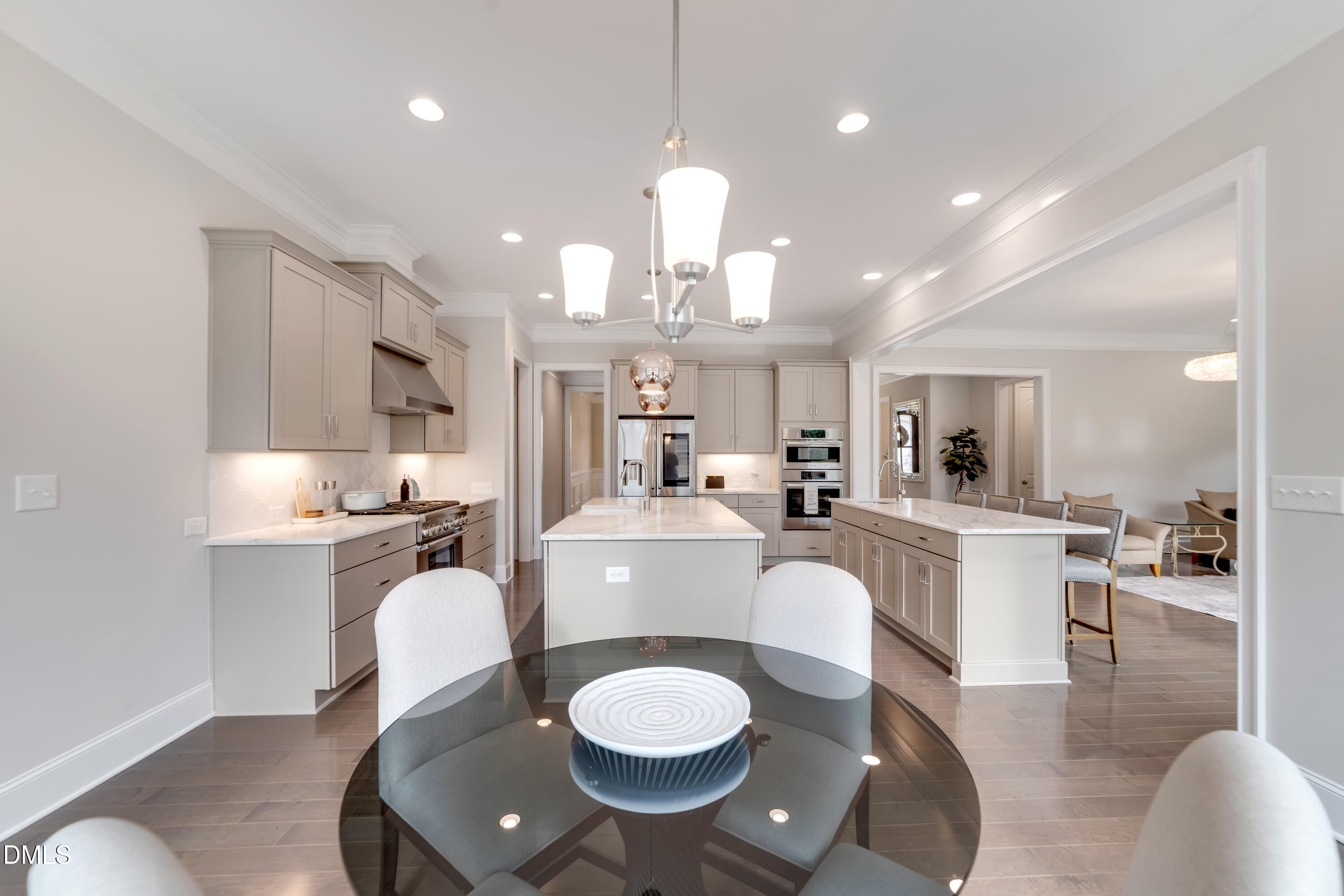 2128 Vandiver Way