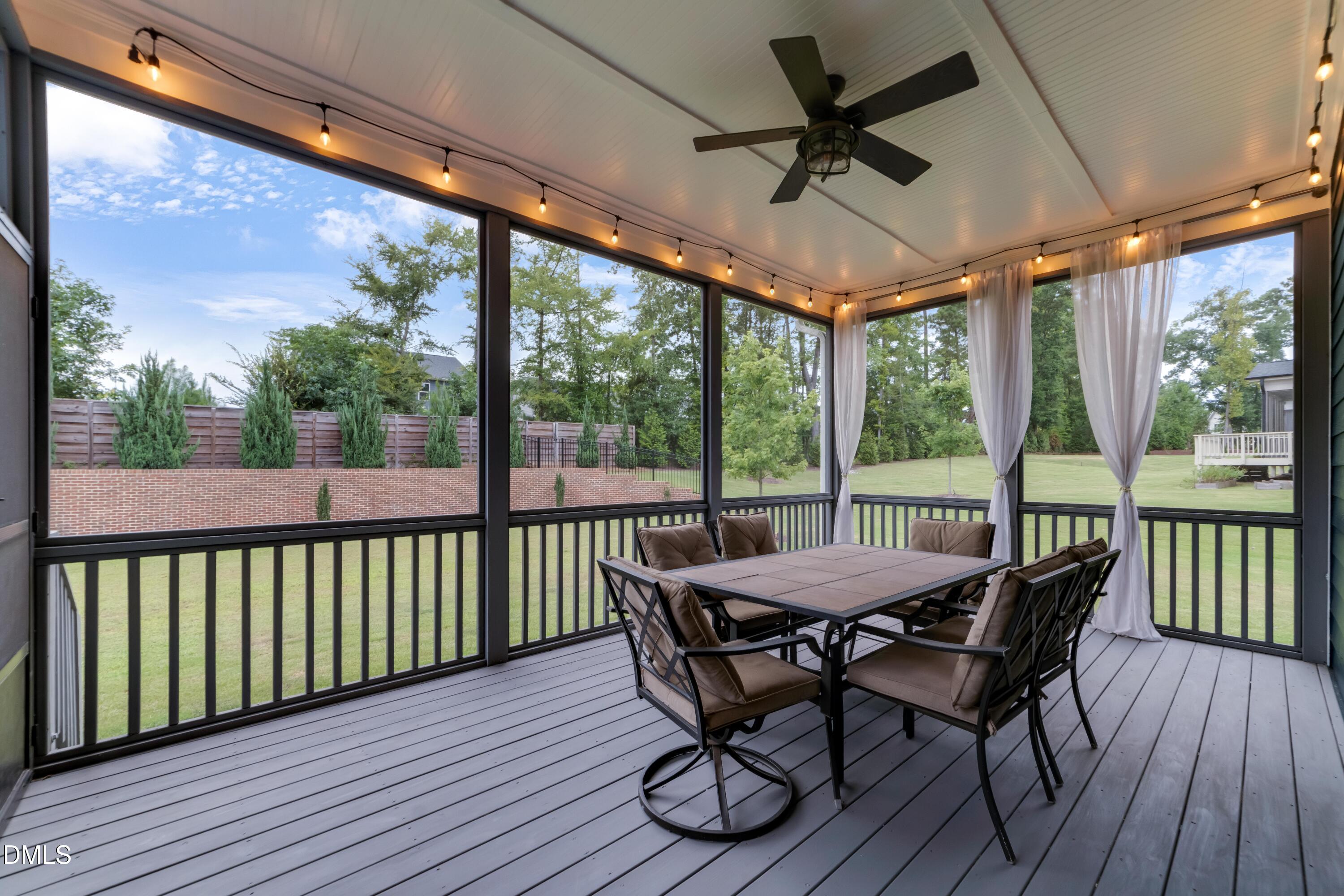 2128 Vandiver Way