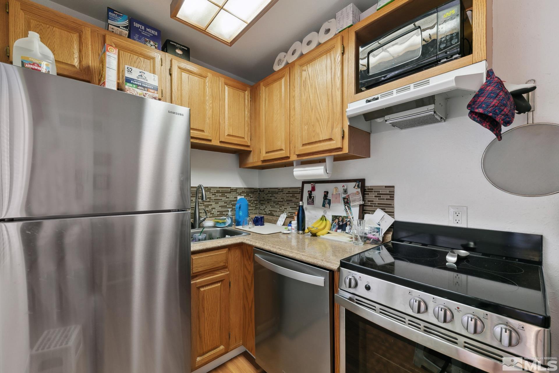 2750 Plumas Street, 212