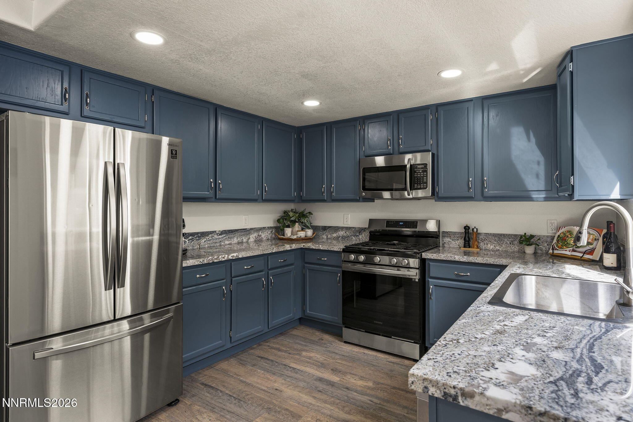 7585 Lighthouse Lane