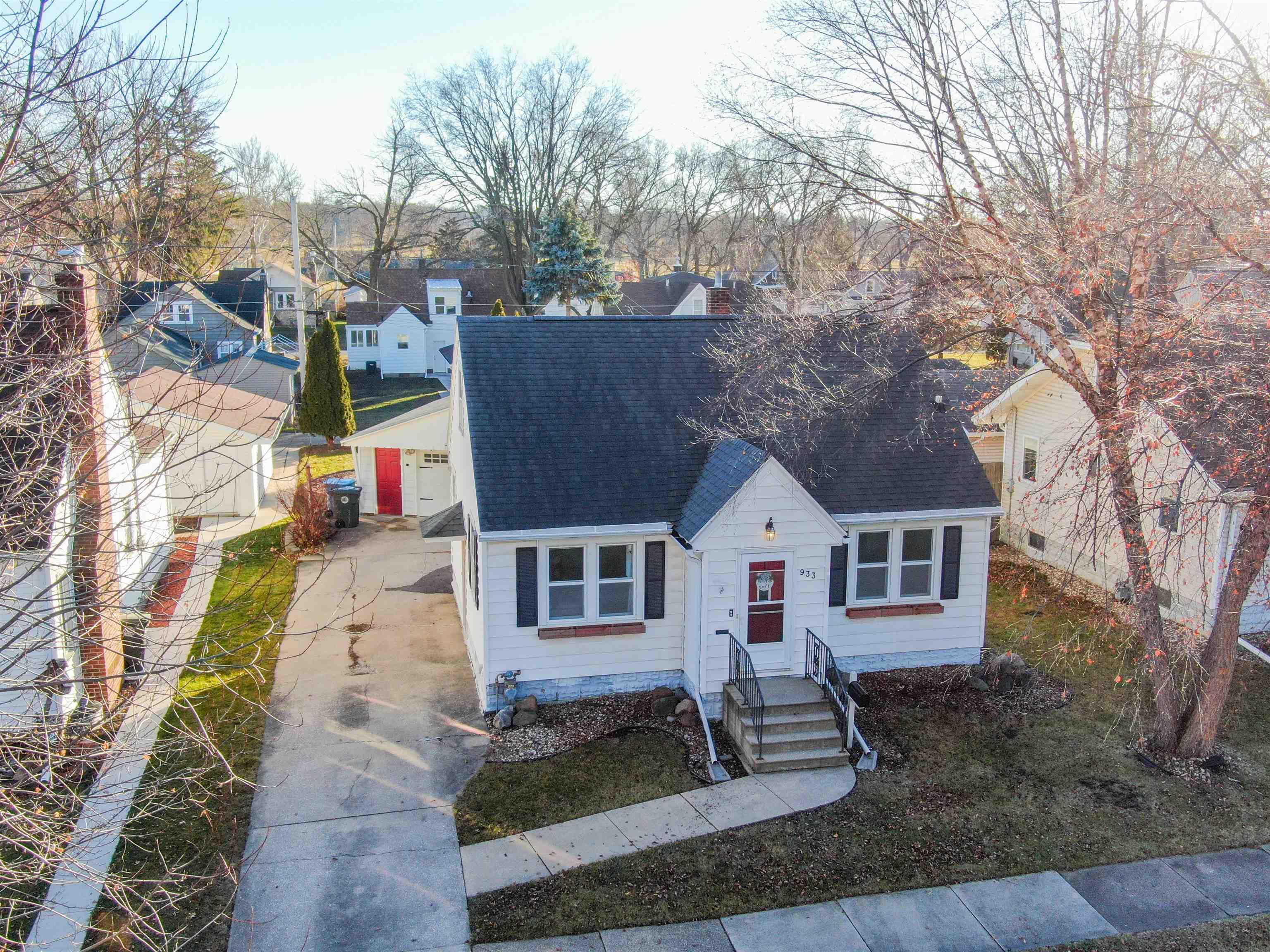 933 Home Park Boulevard