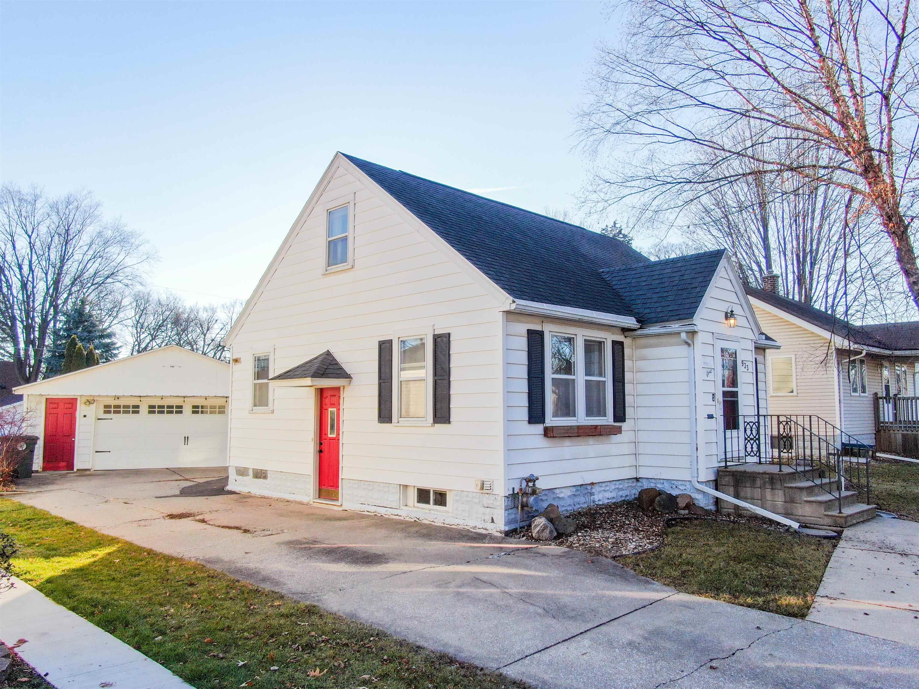 933 Home Park Boulevard