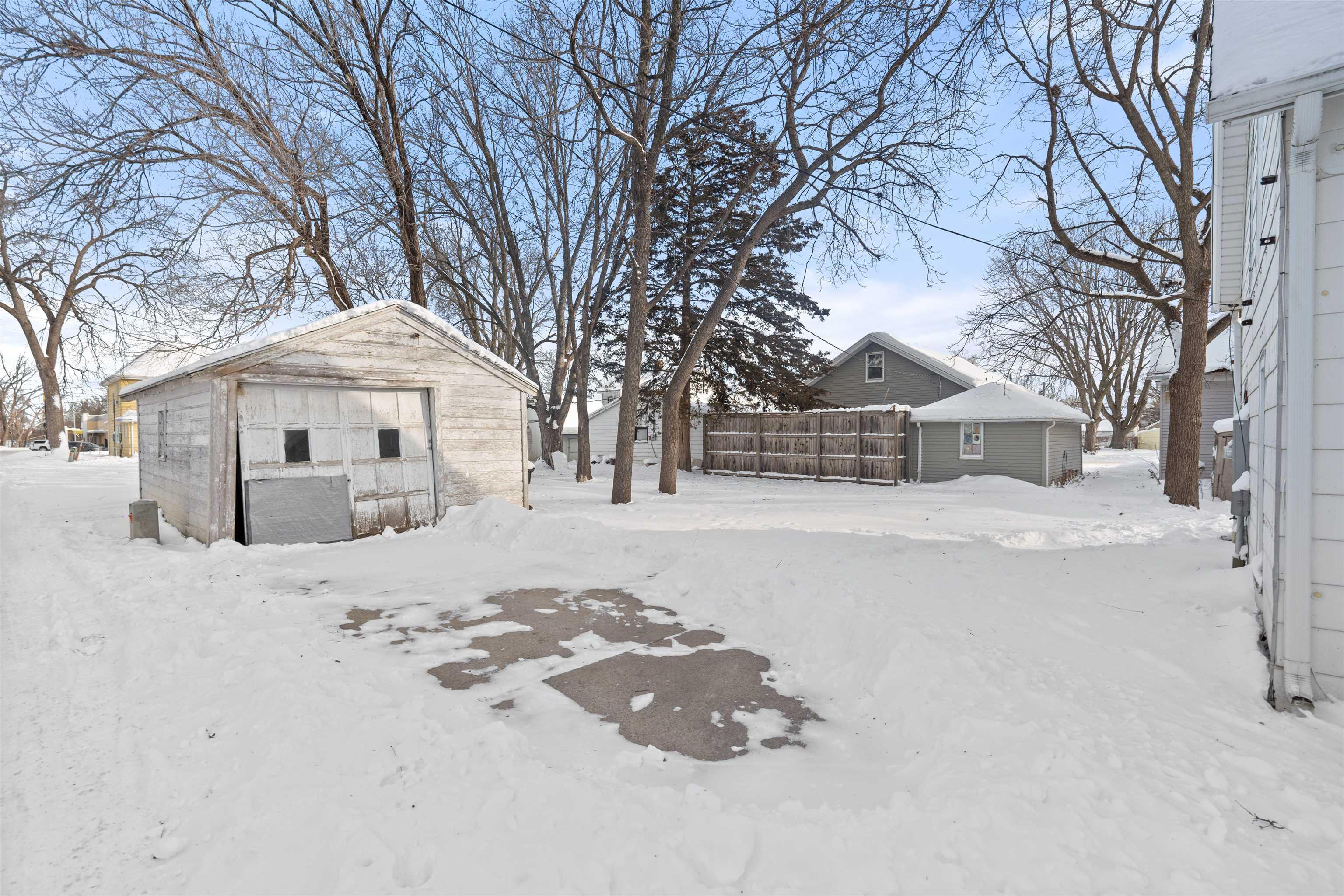 609 W 3rd Street