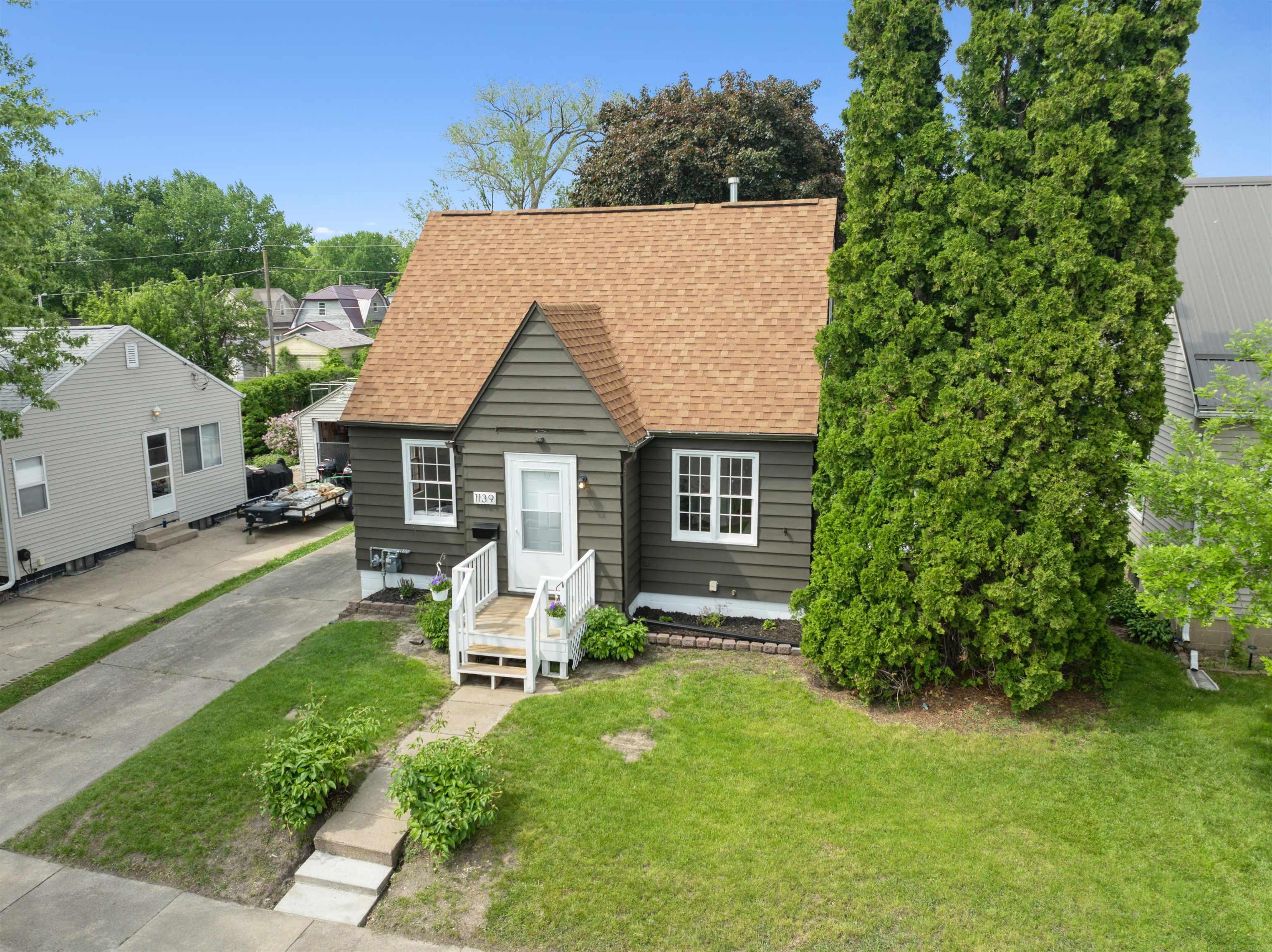 1139 Byron Avenue