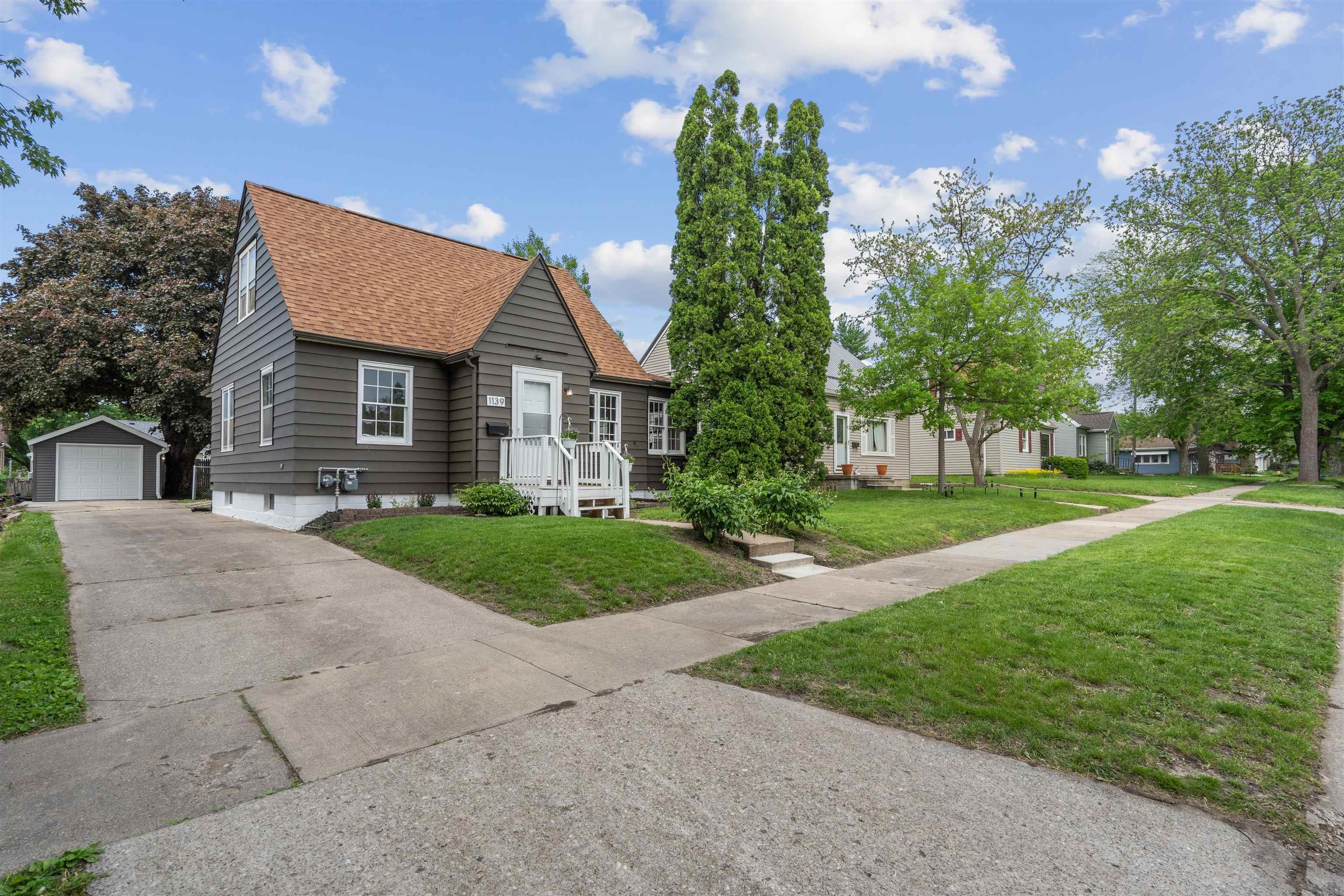 1139 Byron Avenue