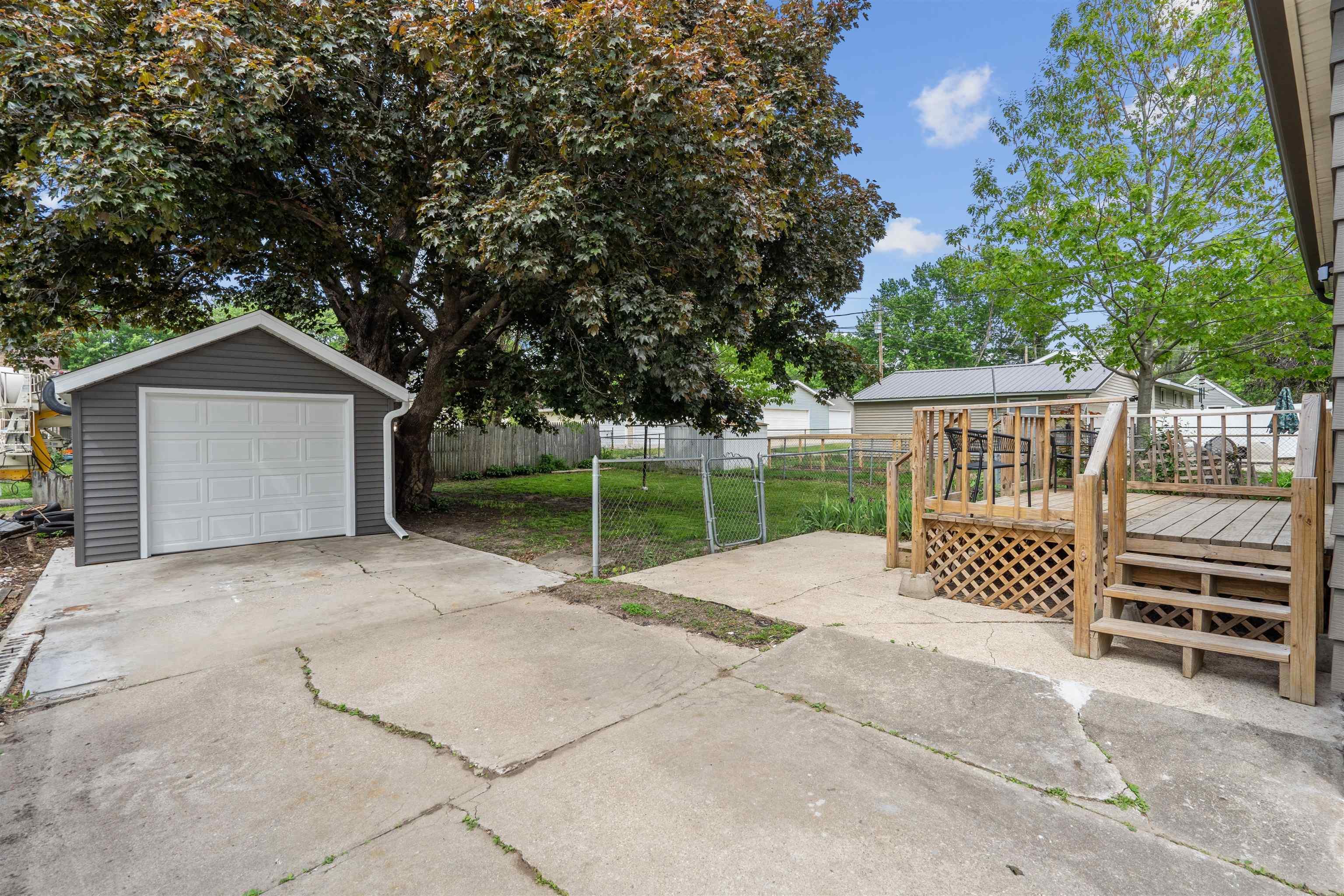 1139 Byron Avenue