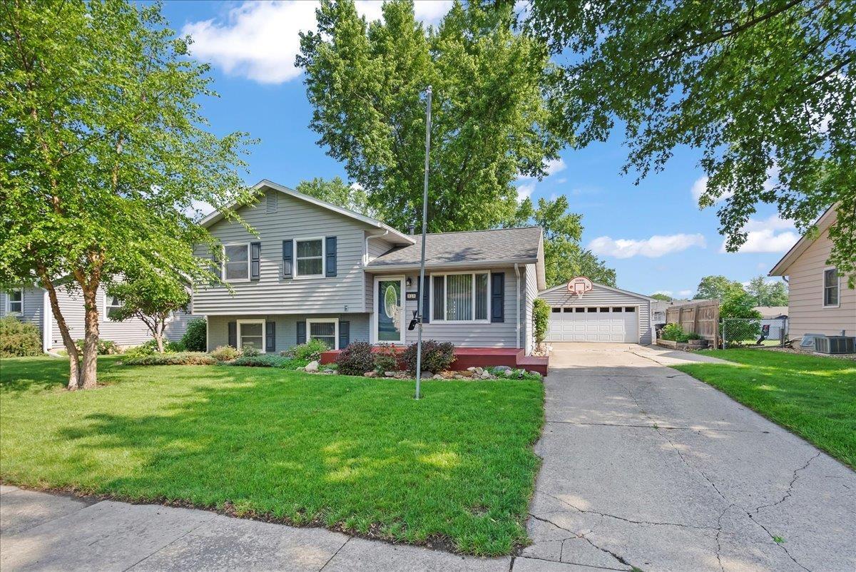 818 Calumett Drive