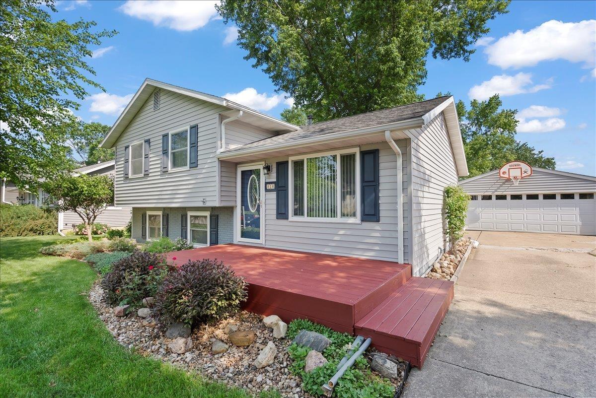 818 Calumett Drive