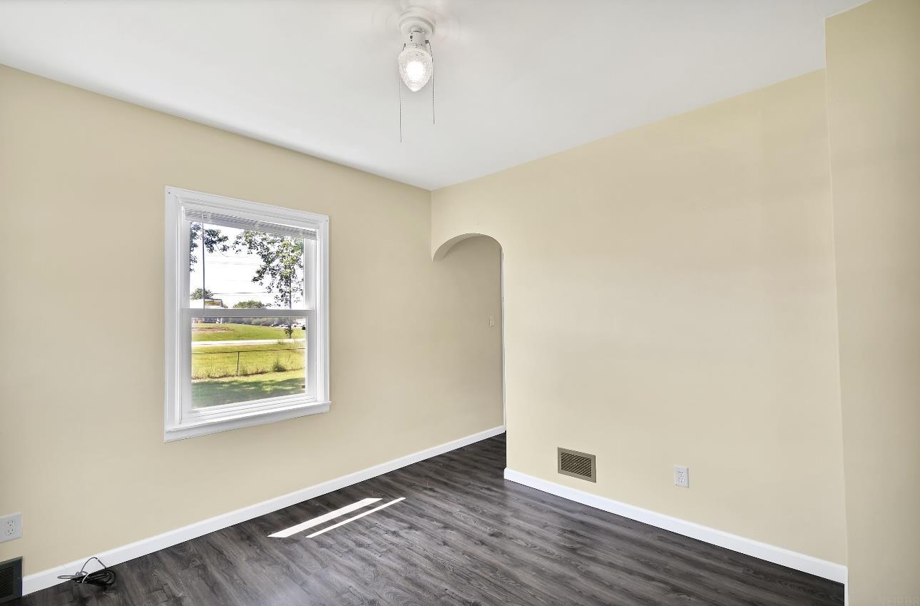 1250 W Airline Highway