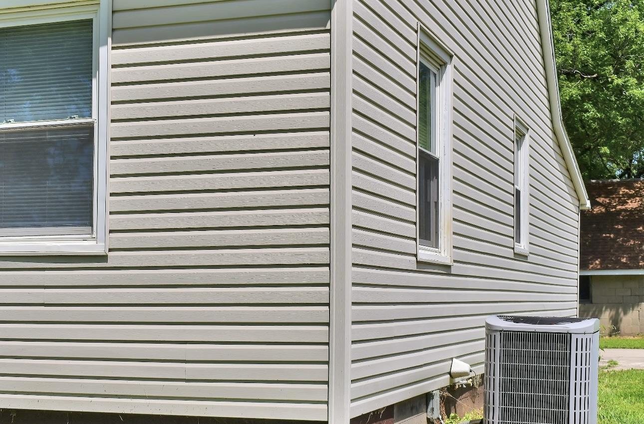 1250 W Airline Highway