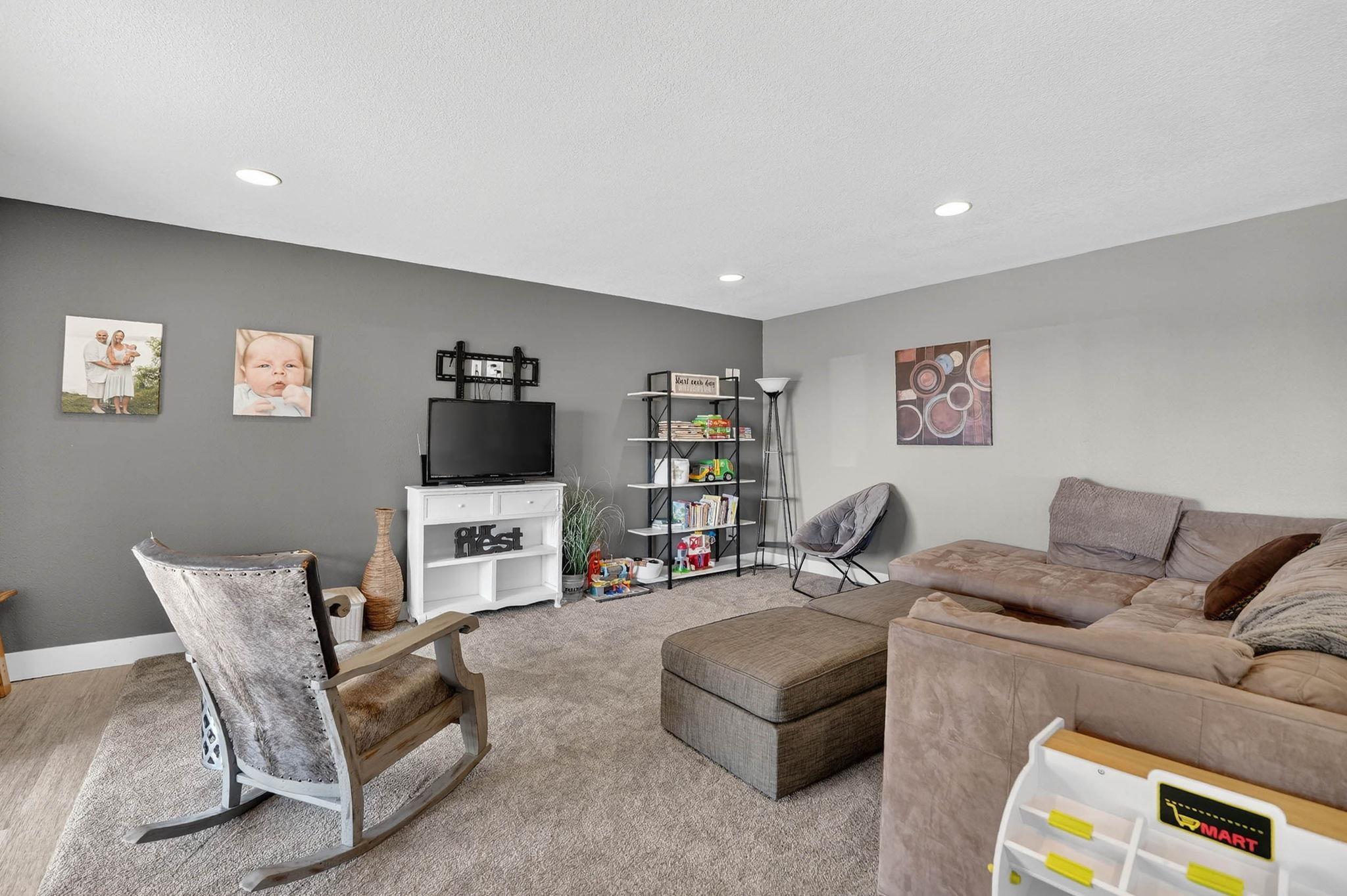 5104 William Dr