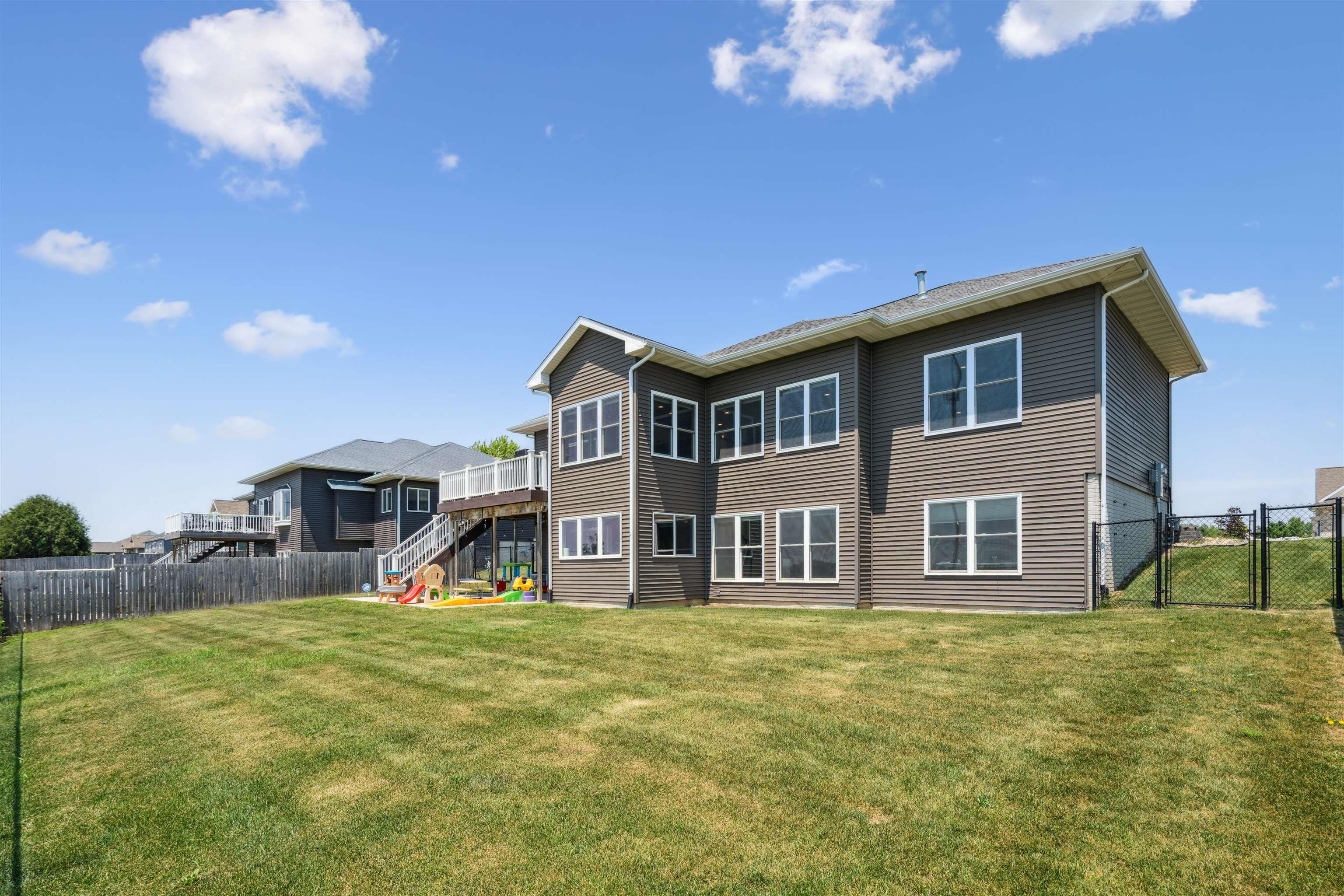 5104 William Dr
