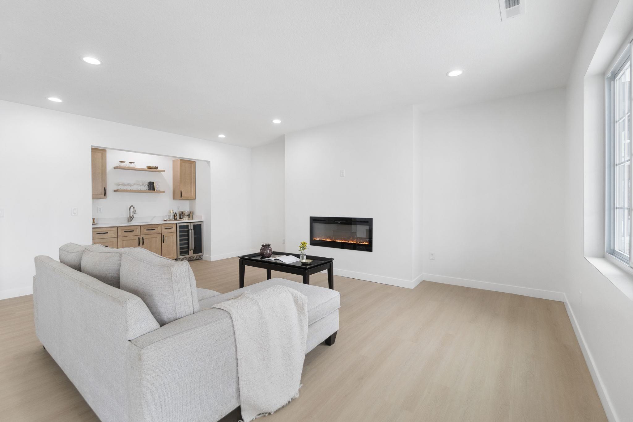 1122 Algonquin Drive