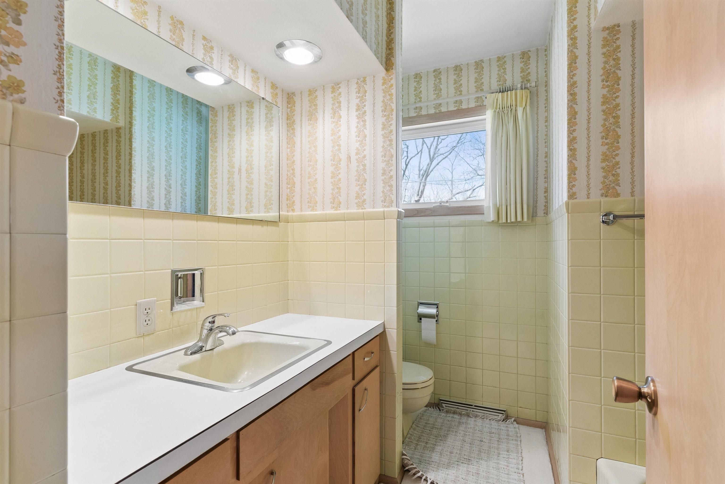 2702 Highview Avenue