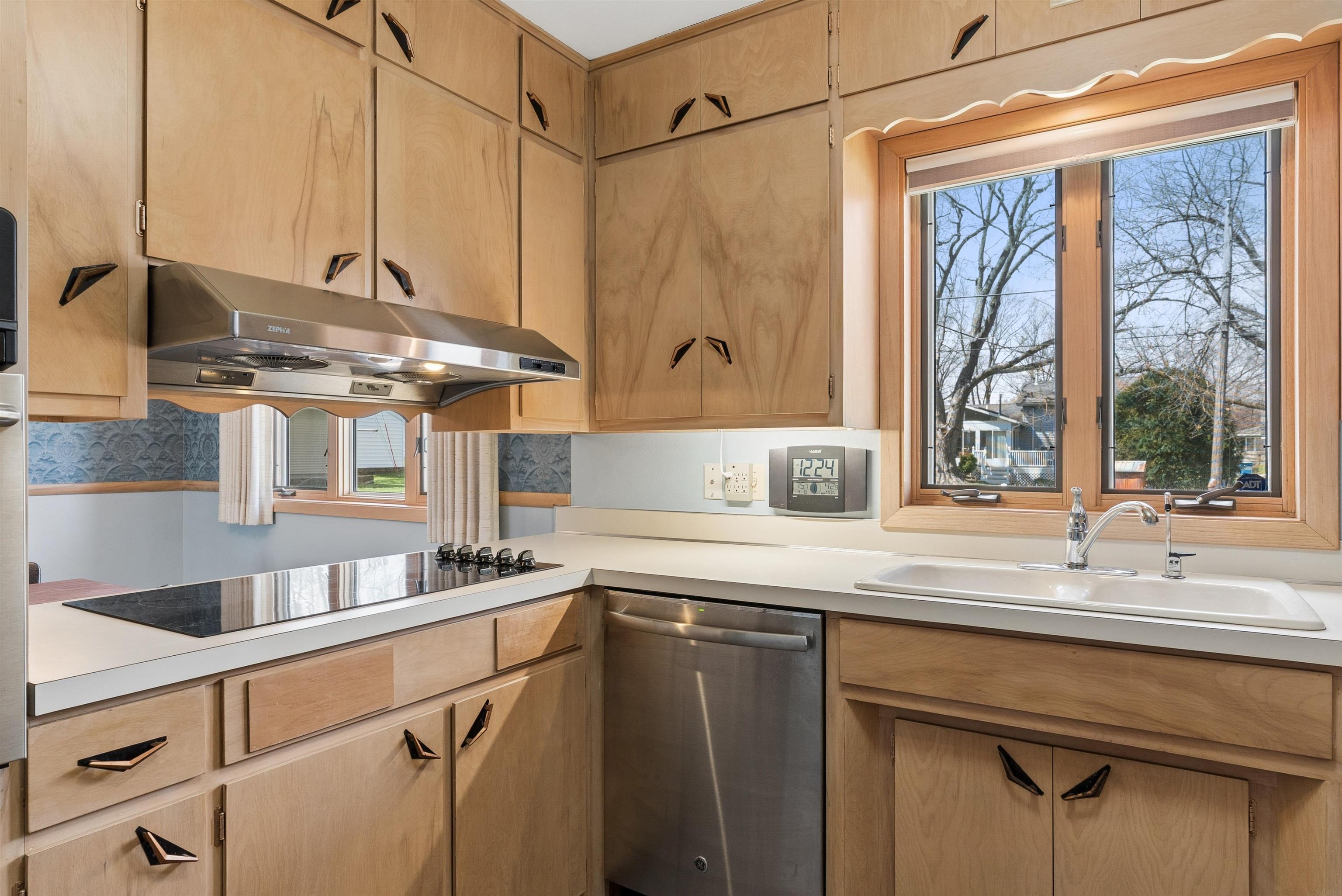 2702 Highview Avenue