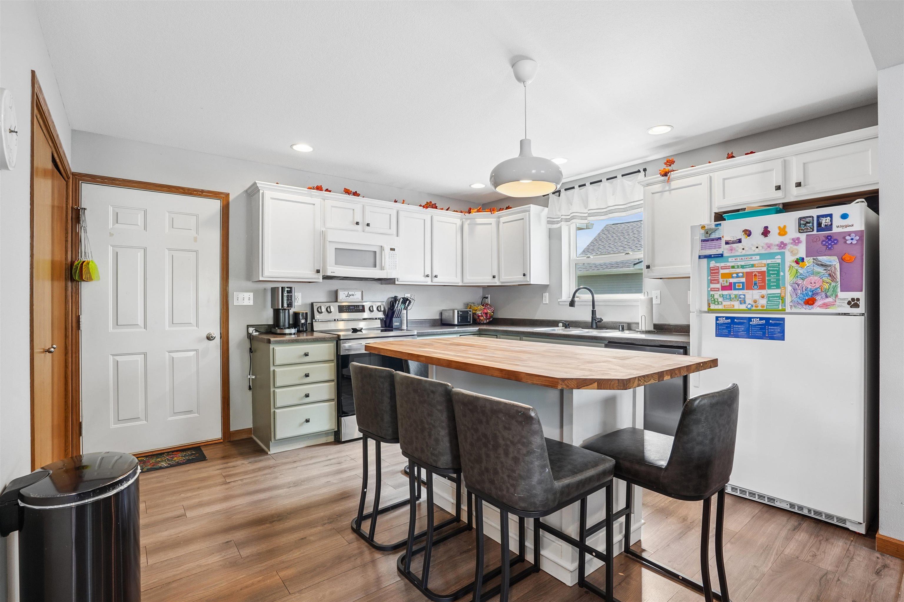 1408 Meadowview Lane