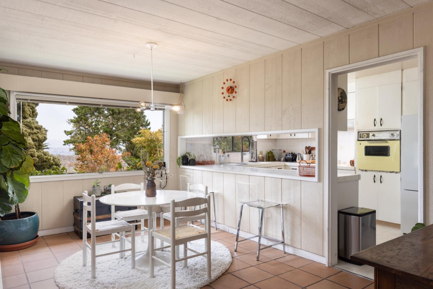 711 Toyon Drive