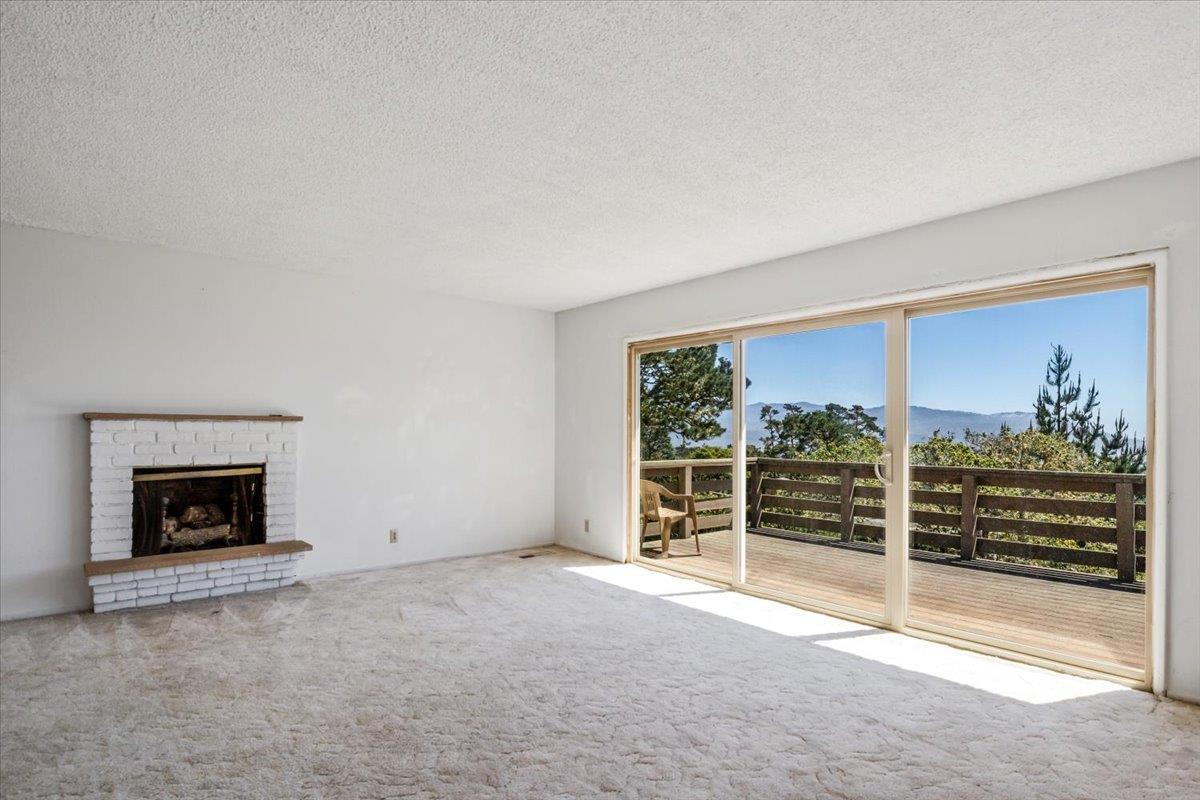 4032 Mora LN