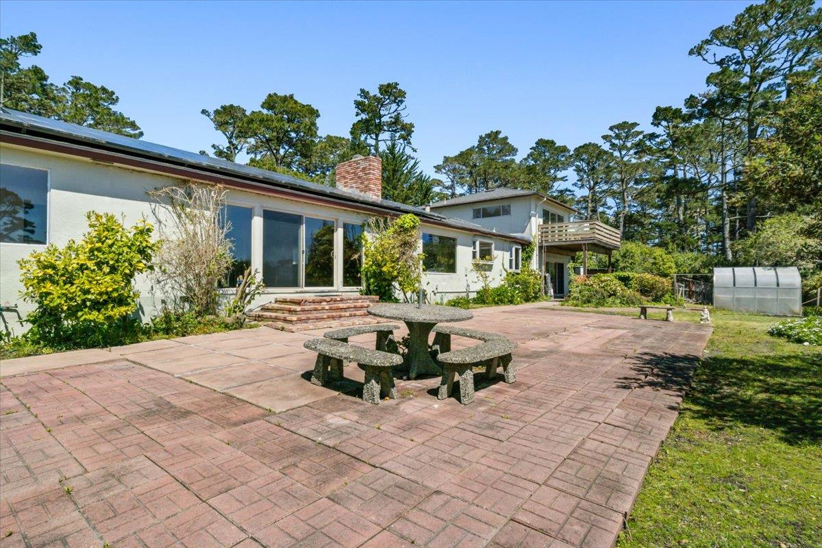 4032 Mora LN