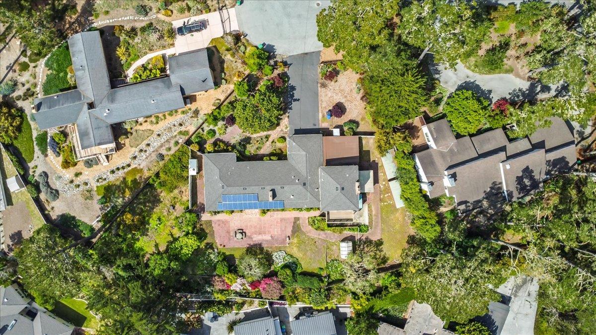 4032 Mora LN