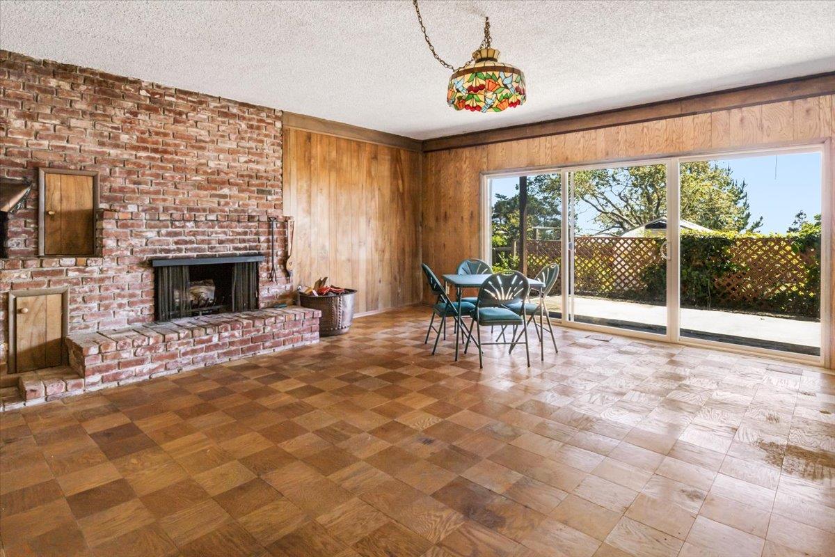 4032 Mora LN