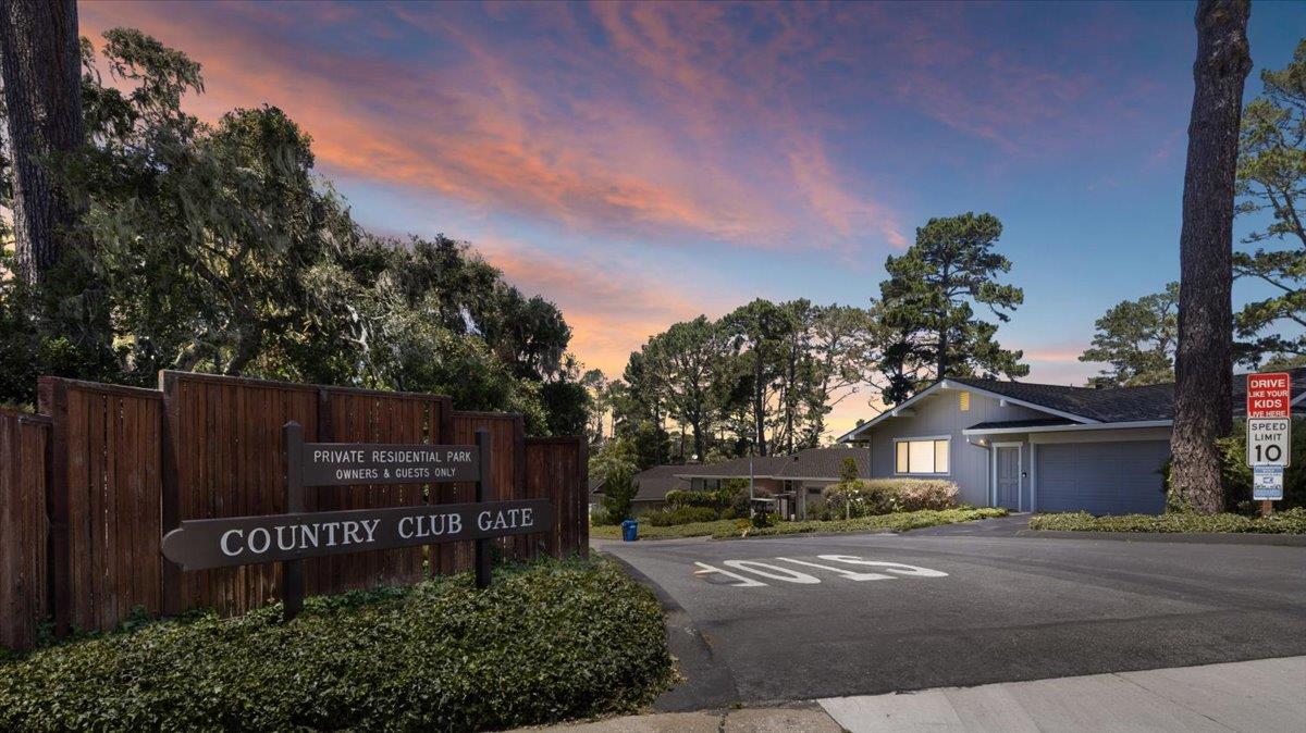 76 Country Club Gate
