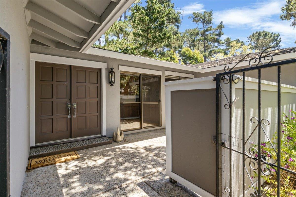 76 Country Club Gate