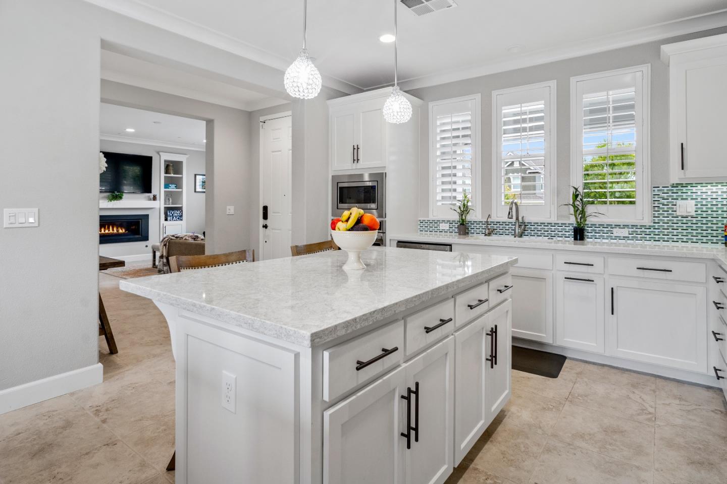 2704 Lighthouse LN