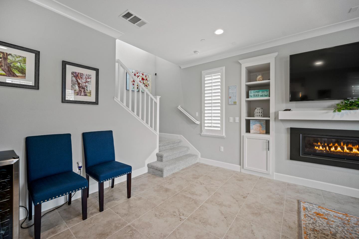 2704 Lighthouse LN