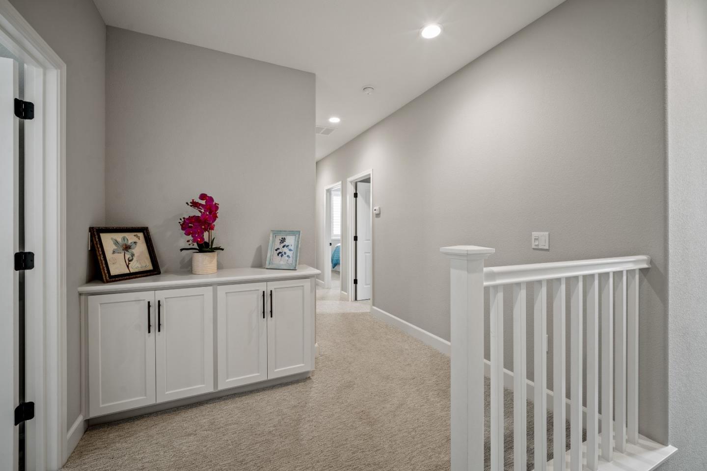 2704 Lighthouse LN