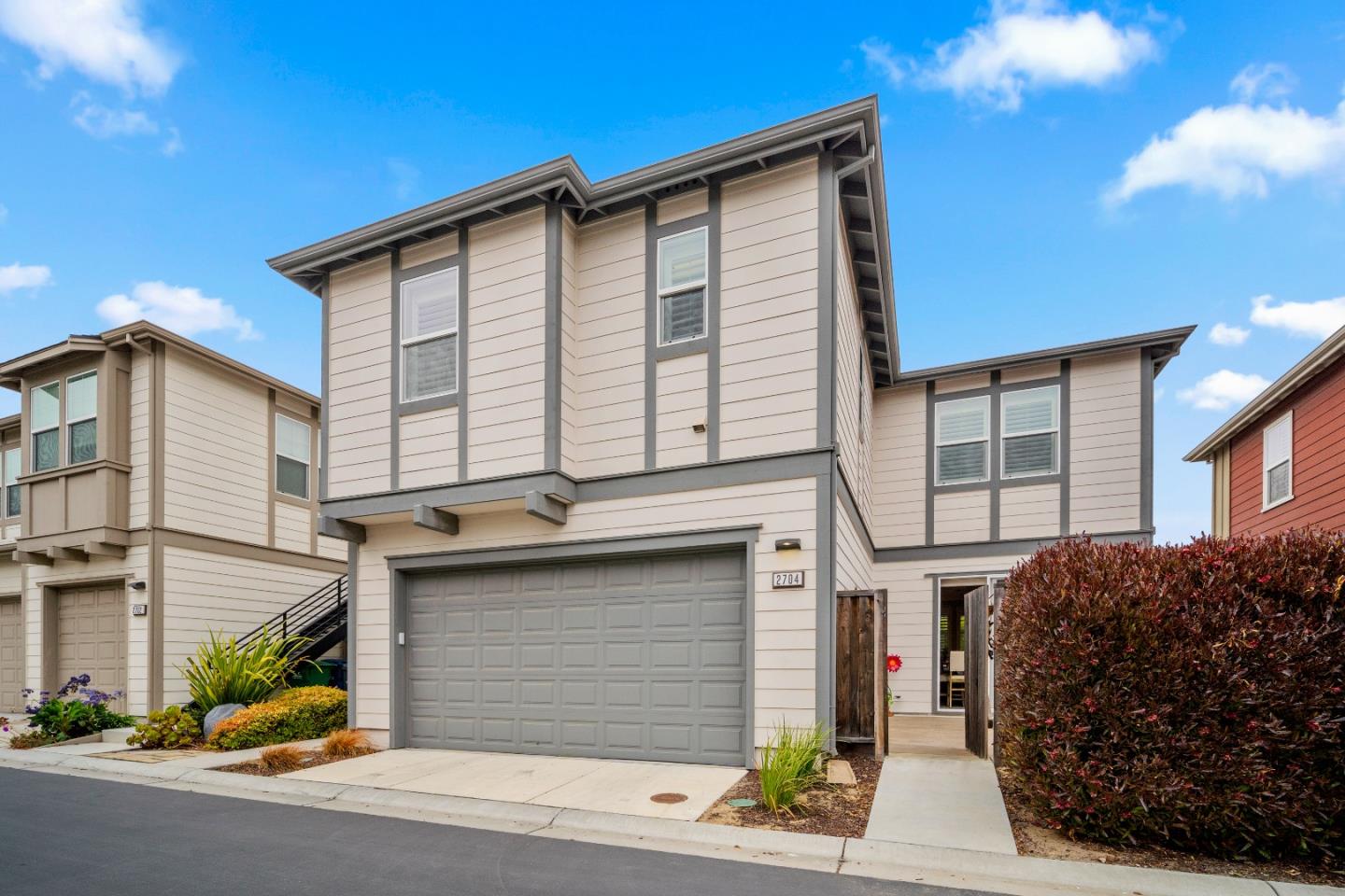 2704 Lighthouse LN