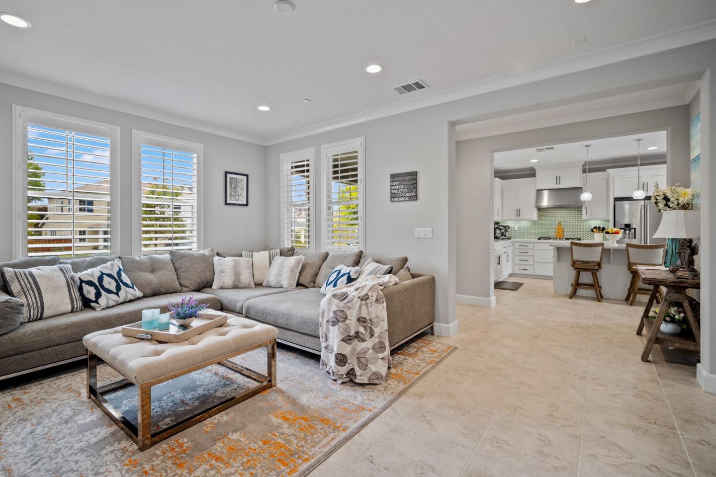 2704 Lighthouse LN