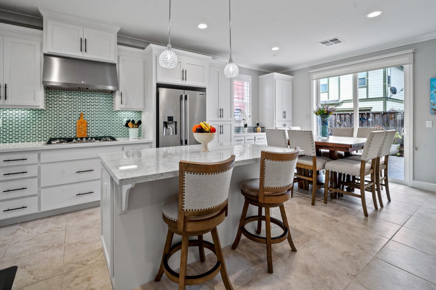 2704 Lighthouse LN