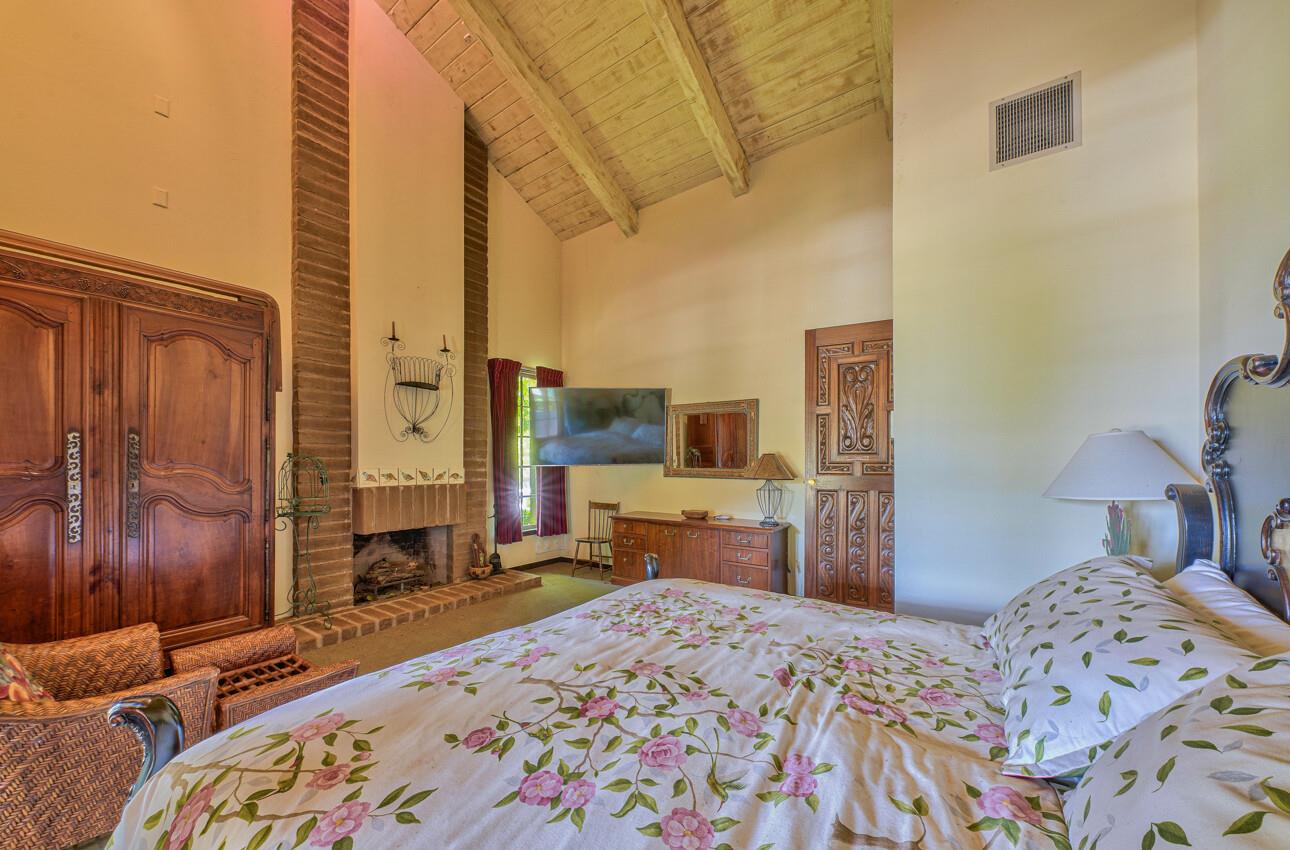 18820 Cachagua Road, CARMEL VALLEY, CA 93924