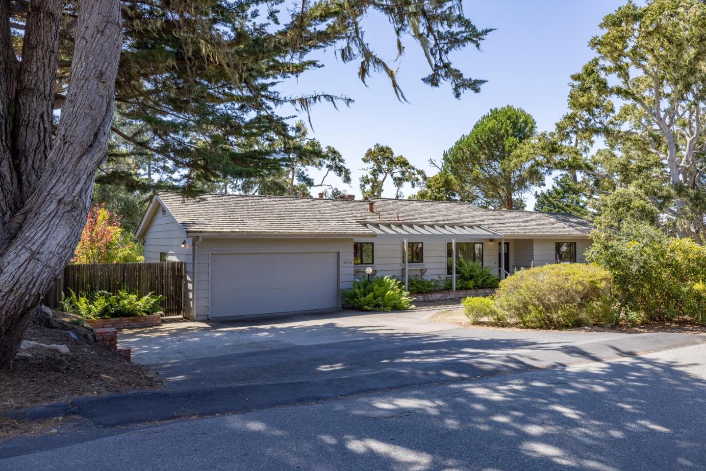 1070 Mission RD