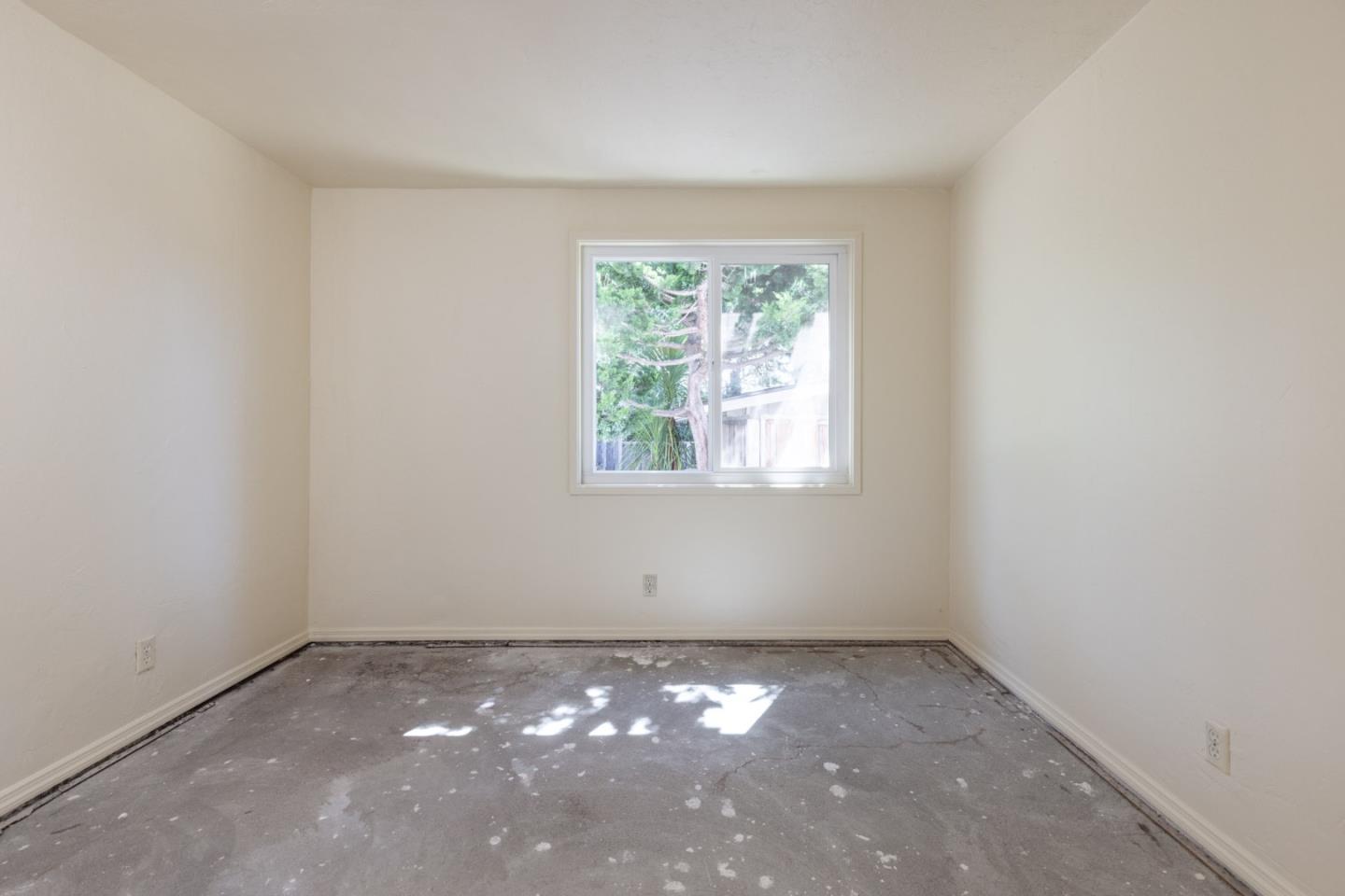 24742 San Carlos