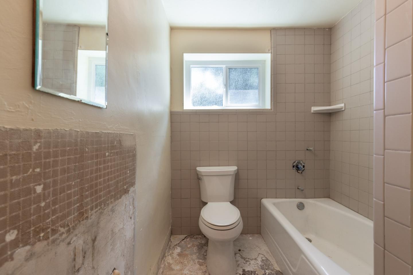 24742 San Carlos