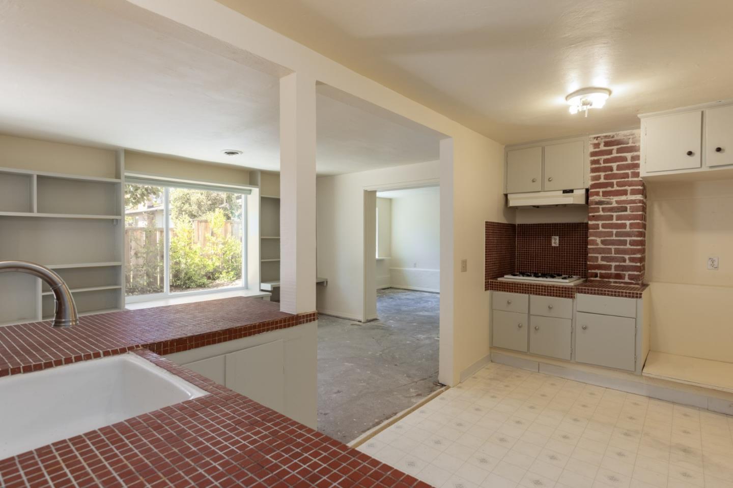 24742 San Carlos