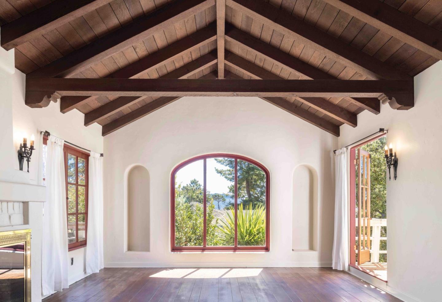 24742 San Carlos