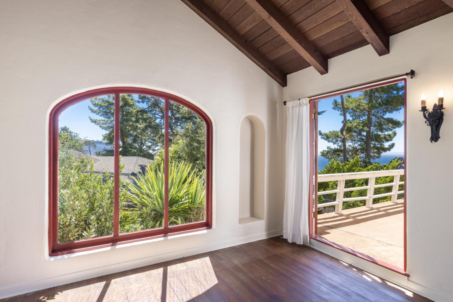 24742 San Carlos