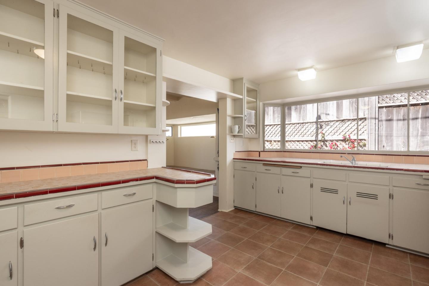 24742 San Carlos