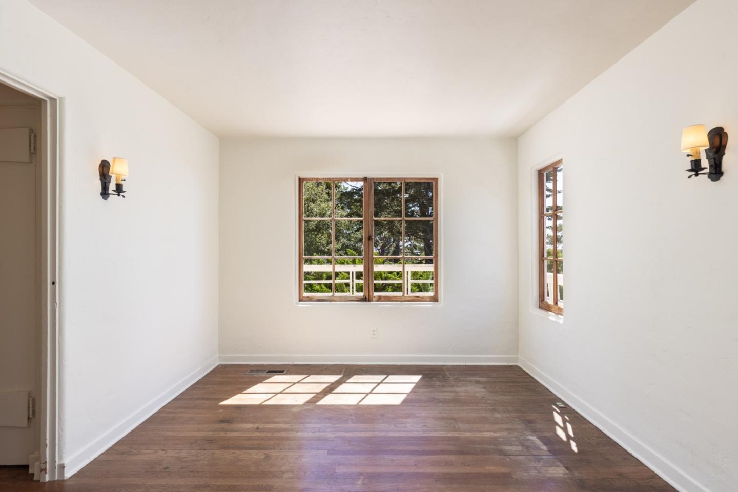 24742 San Carlos