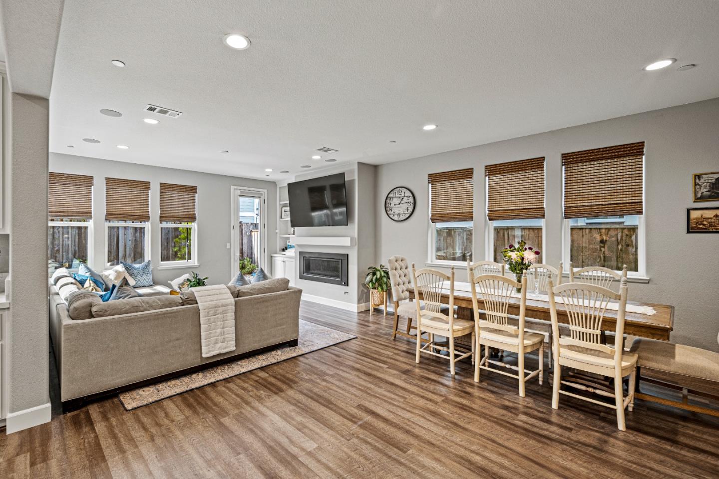 2759 Moonshell LN